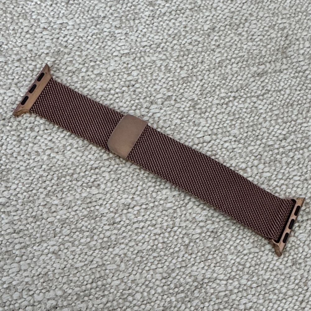 Rose gold Apple Watch Band